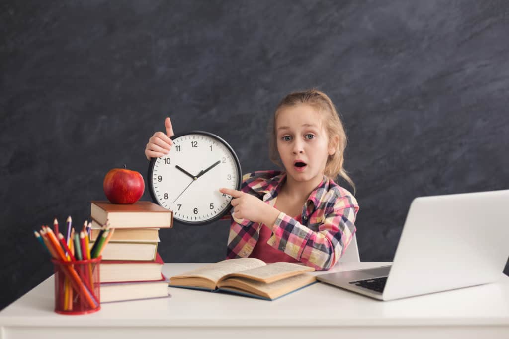 A gestão do tempo é uma habilidade vital para que as crianças aprendam.