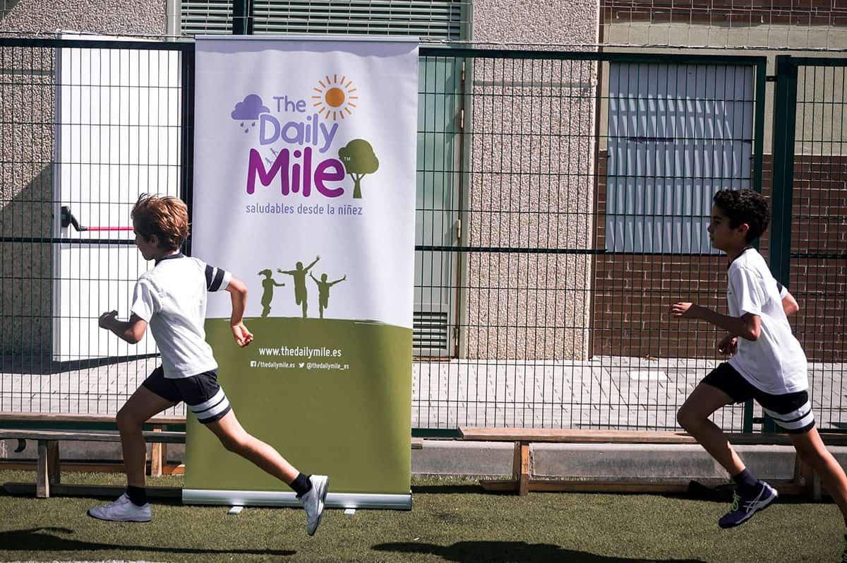 Children who love to read are children who succeed. kids_love_to_read Students @ King’s College Madrid inaugurate the Daily Mile | World Schools