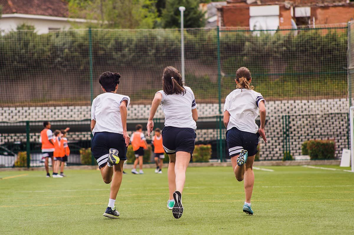 Children who love to read are children who succeed. kids_love_to_read Students @ King’s College Madrid inaugurate the Daily Mile | World Schools