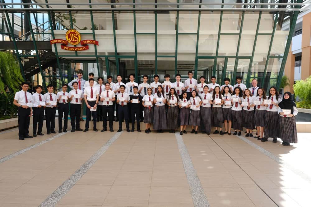 All Senior Maths Challenge winners with their awards in a group photo with Mr Nicholas Sheehan, JIS Principal and Head of Maths Faculty, Mr Phil May 459_img2_JIS-students-participate-in-senior-maths-challenge JIS students participate in Senior Maths Challenge | World Schools