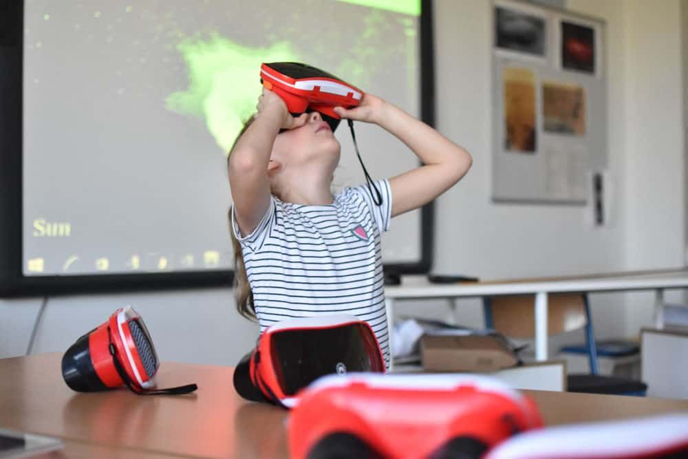  620-img2-Virtual-reality-in-classroom-a-school-of-the-future Virtual Reality In The Classroom – A School of the Future