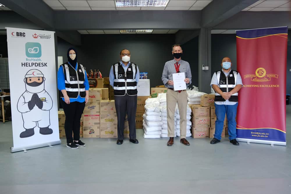  722-img4-JIS-brunei-donates-to-brunei-red-crescent JIS Brunei donates to Brunei Red Crescent