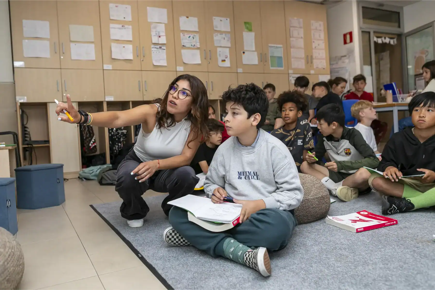 School of Barcelona classroom with students engaged in learning activities.