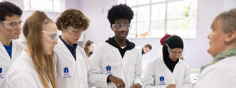  1066-Feat-img-How-students-can-learn-the-sciences-at-an-online-school How Students can Learn the Sciences at an Online School