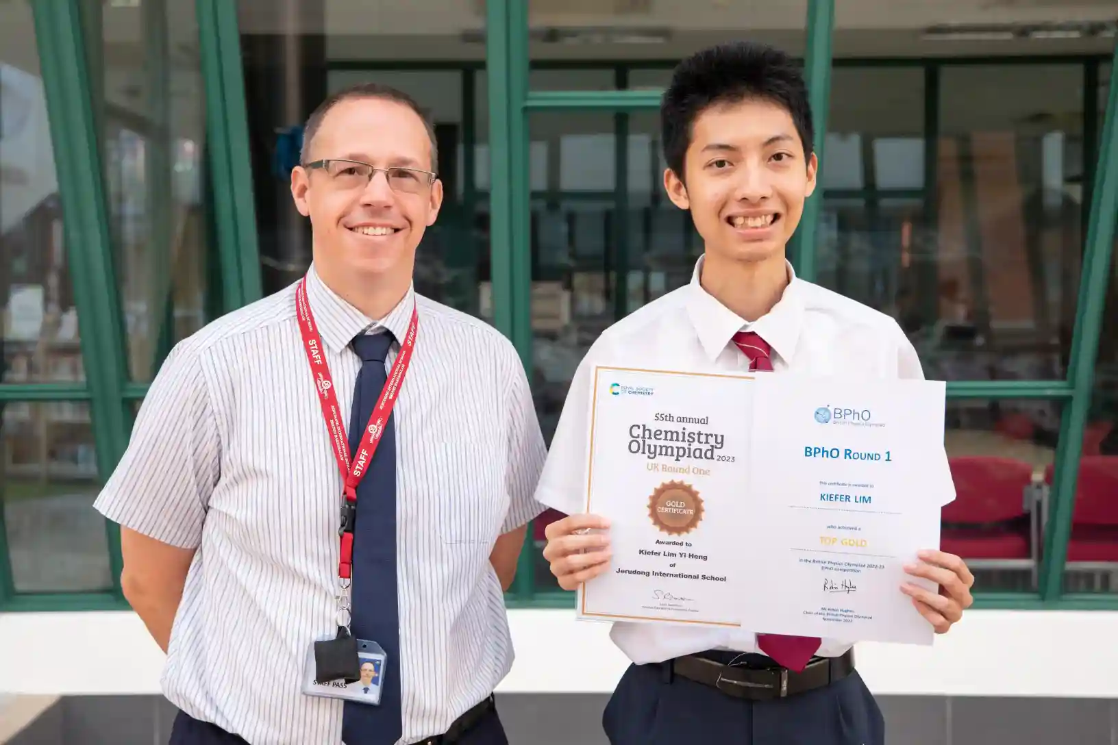03 KIEFER LIM TOP ACHIEVER 03 KIEFER LIM TOP ACHIEVER JIS students excel in 2023 UK Chemistry and British Physics Olympiad