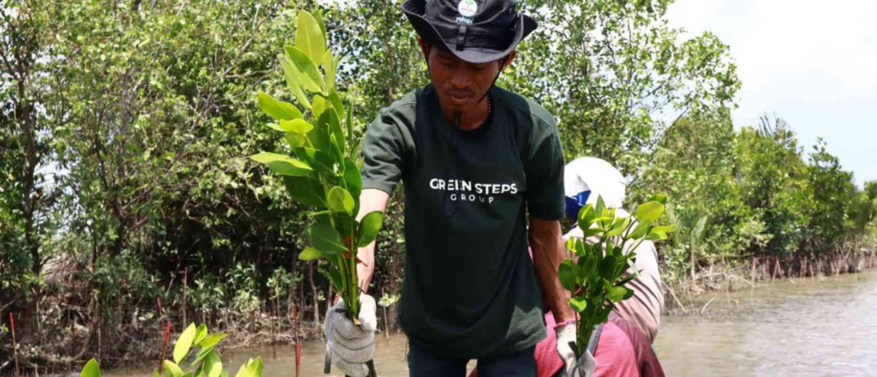 This initiative involves the local community in tree planting activities, creating job opportunities. Photo Credit: Green Steps.