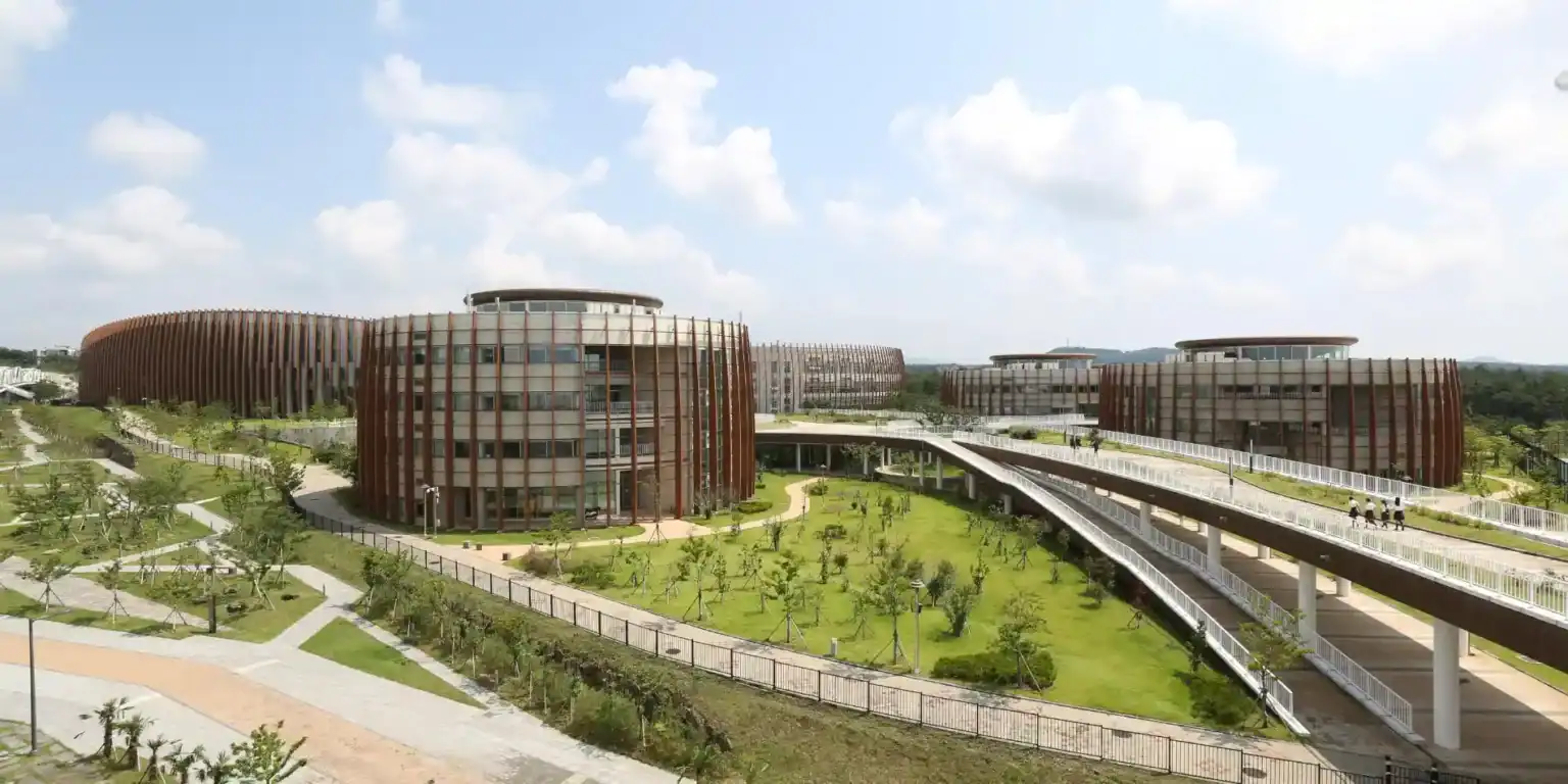 Modern innovative school campus with eco-friendly design and green outdoor spaces.