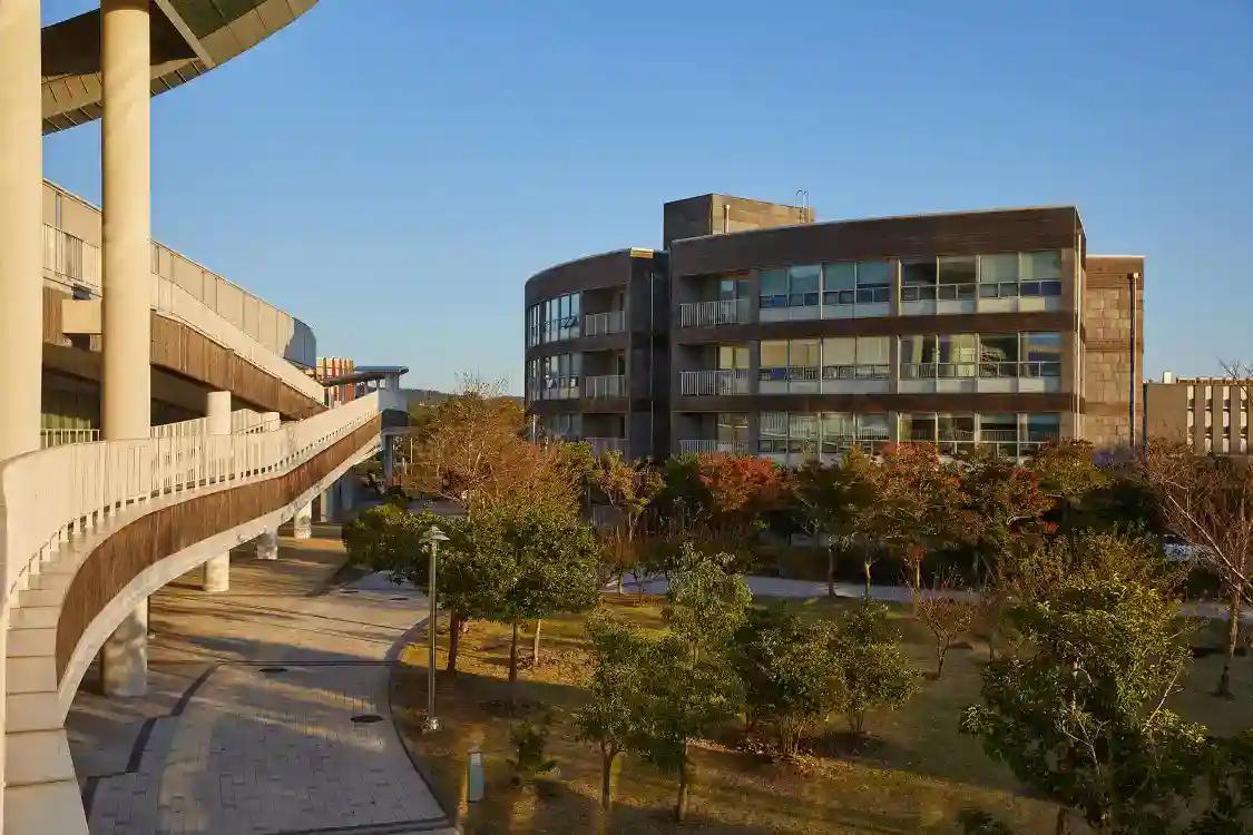 Modern world school campus with innovative architecture and lush green surroundings for optimal student development.