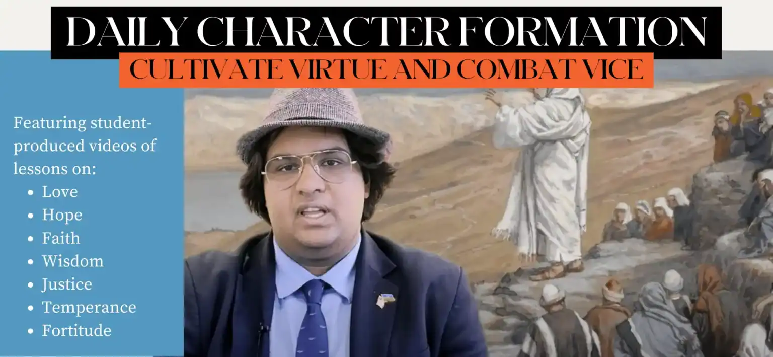 Resmi kıyafetli bir adam, dünya okullarında karakter eğitimini teşvik eden ve tarihi bir sahneyi tasvir eden bir duvar resminin önünde konuşuyor.