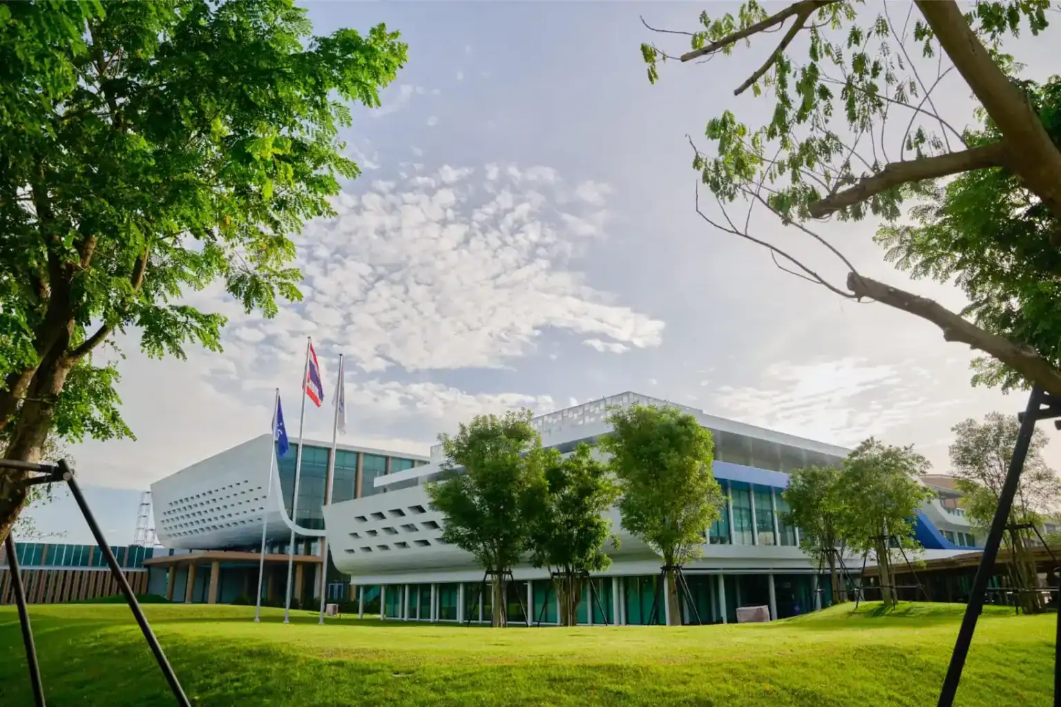 Ultra-modern school building surrounded by greenery, promoting innovative education and sustainable campus design.