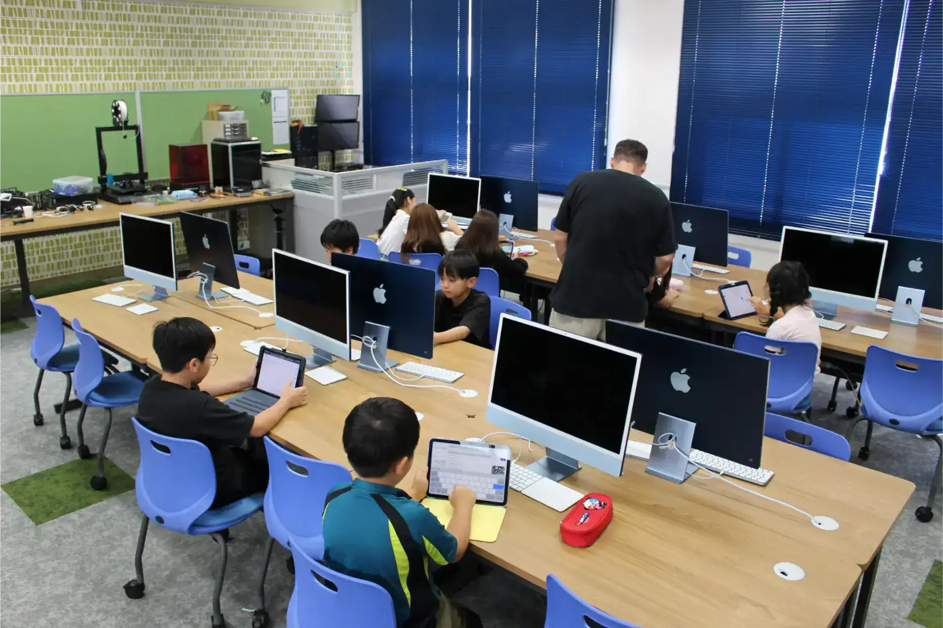 Modern computer classroom with students using iPads and Apple computers at World Schools.