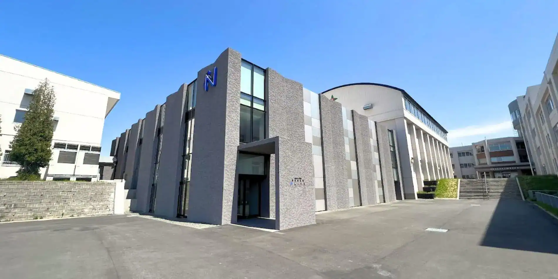 学校 6 Modern educational campus at a top international school, showcasing innovative architecture and learning environment.