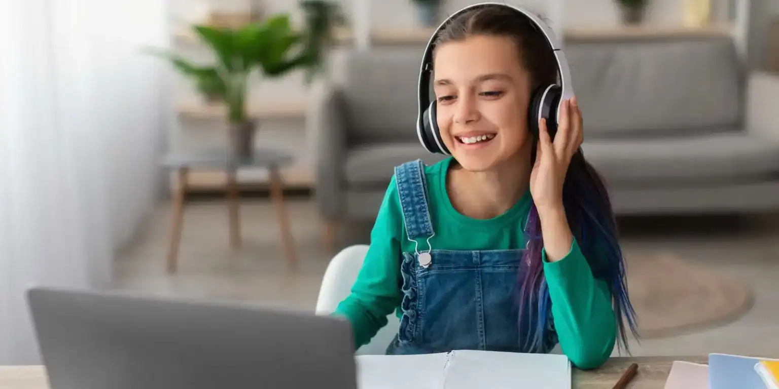 Immersive online learning for students at World Schools, promoting innovative education solutions.