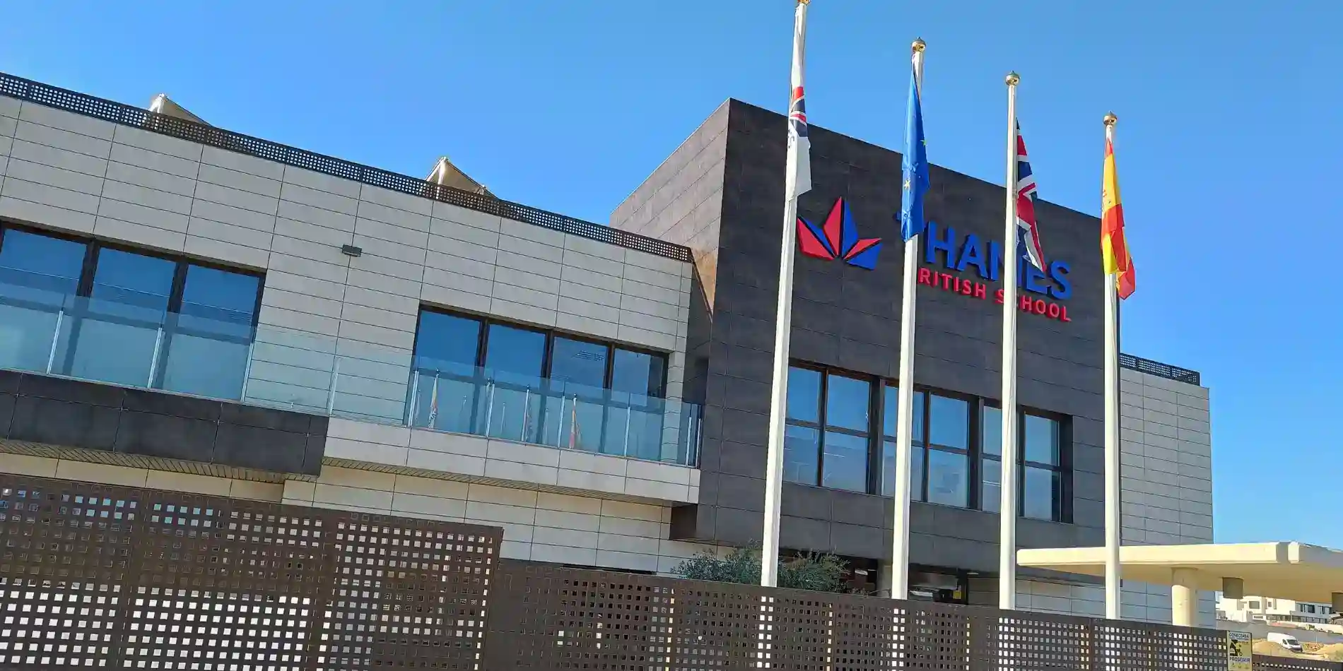 Schools 14 Thames School Madrid Cover Image