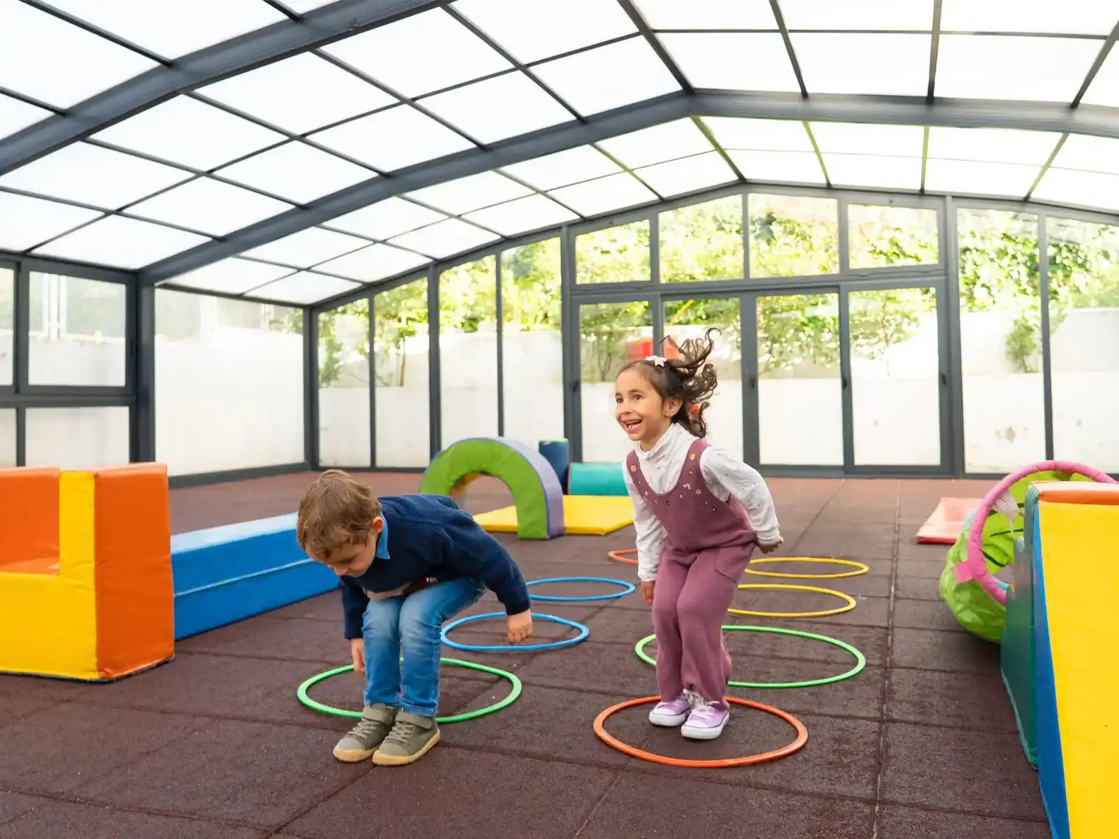 Indoor play area for children at Liceo Europeo school.