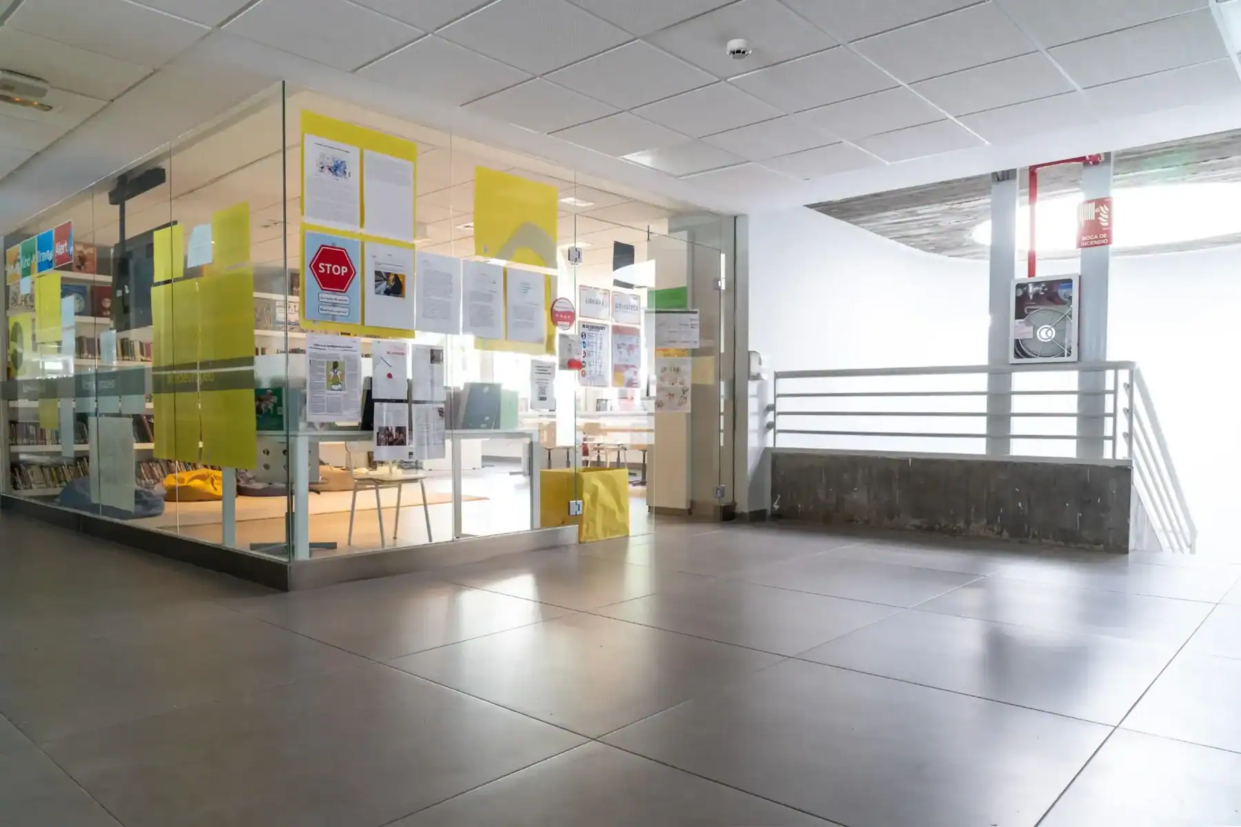 School entrance with informational posters and glass walls at Liceo Europeo.