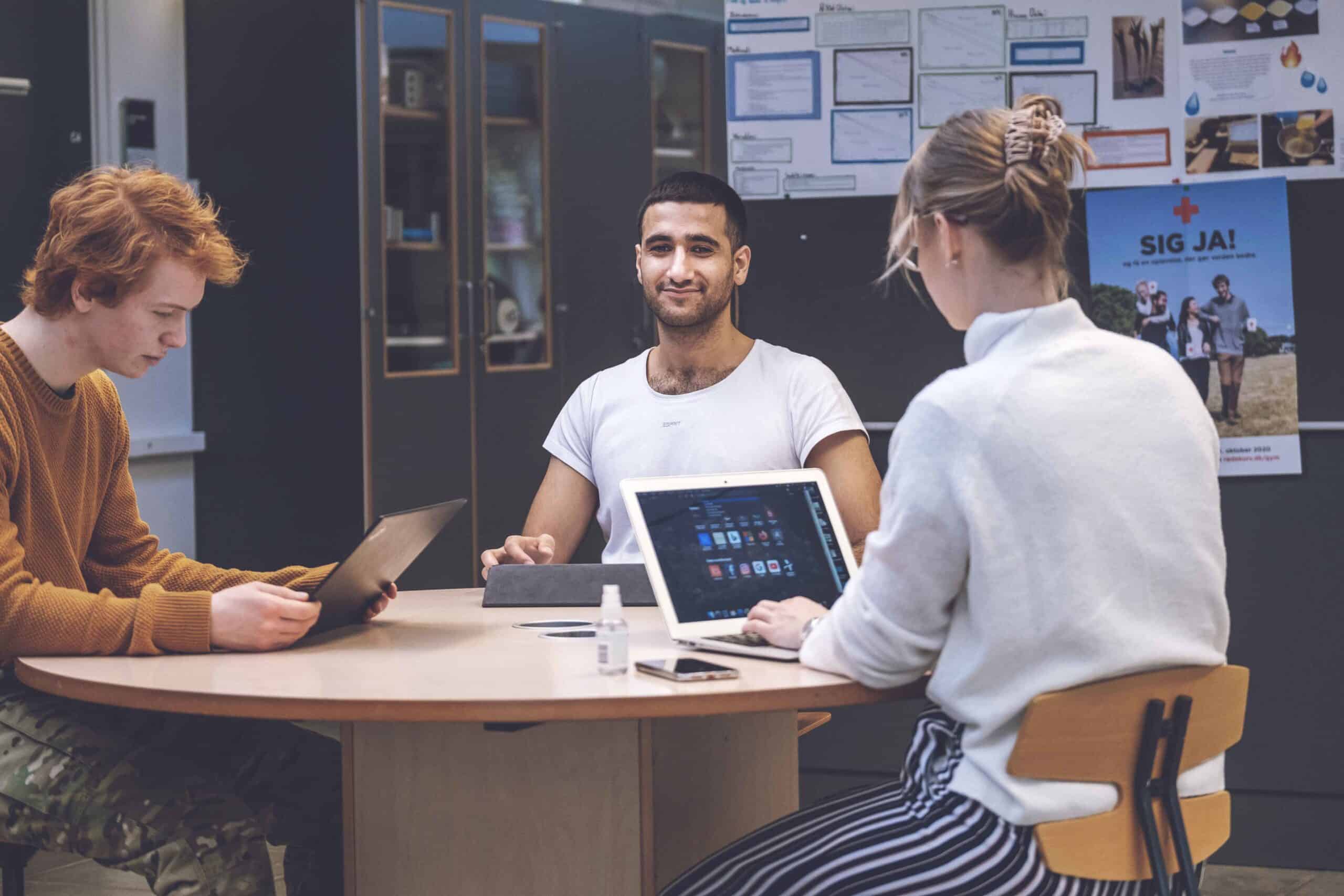 학교 5 Aarhus Gymnasium-Tilst Featured