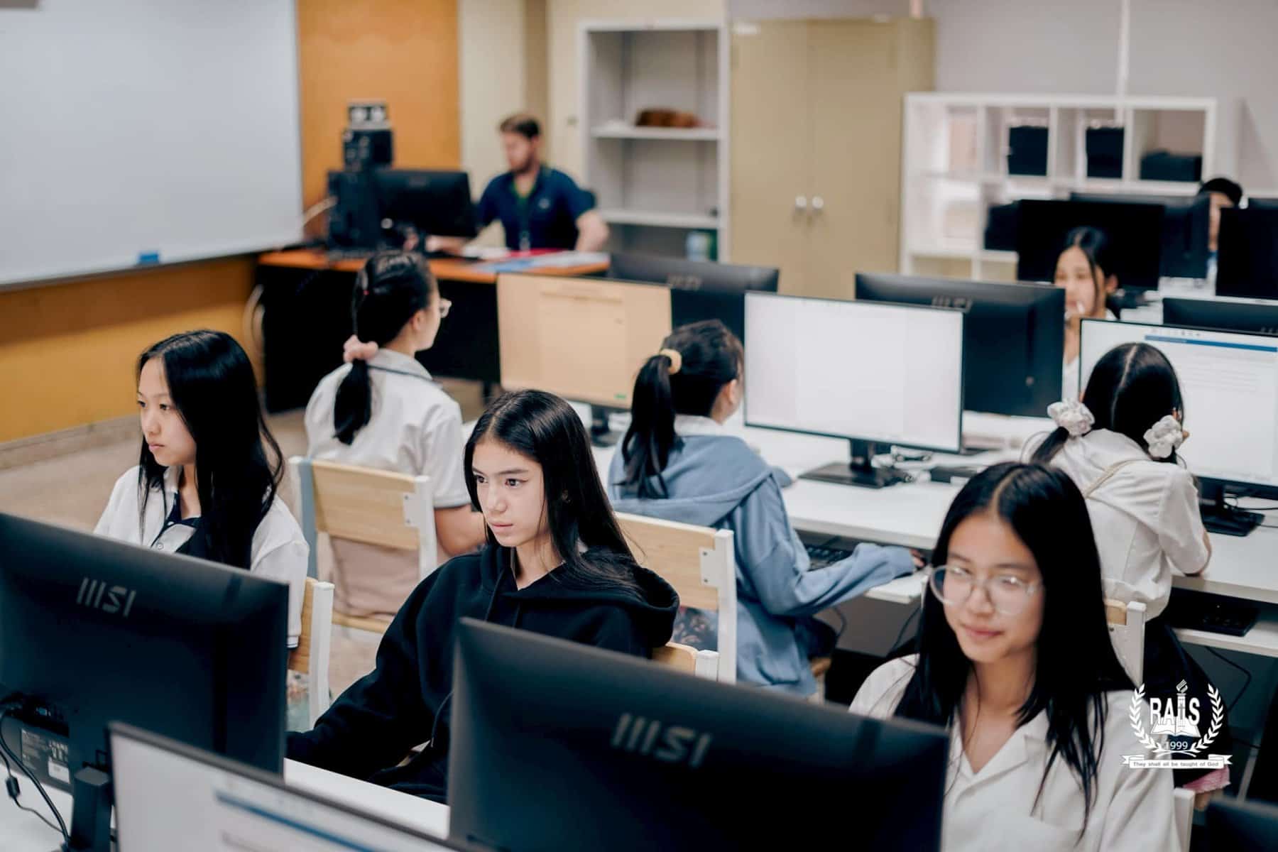 Modern computer classroom at Ramkhamhaeng Advent International School.