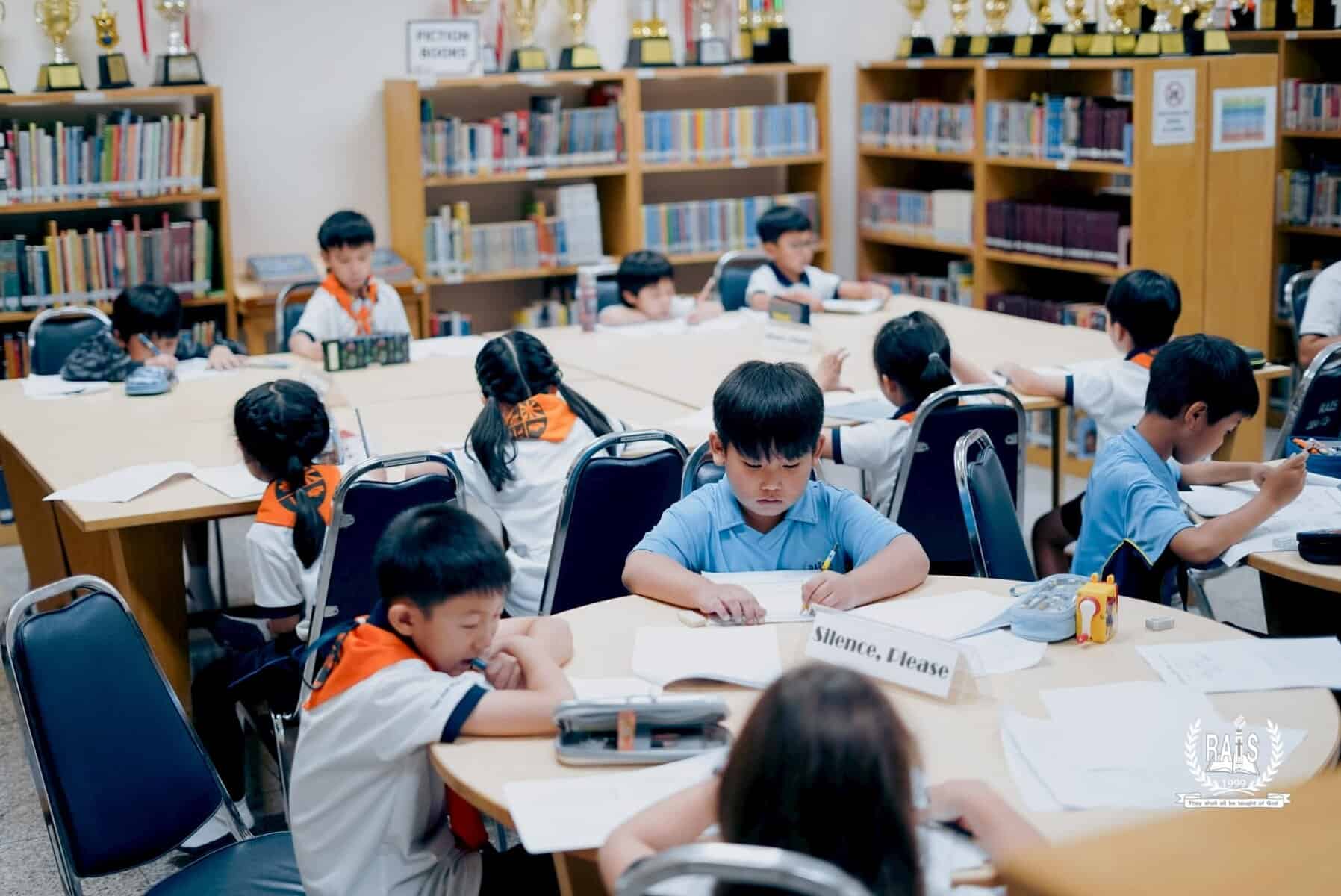 Children studying in a library at Ramkhamhaeng Advent International School.